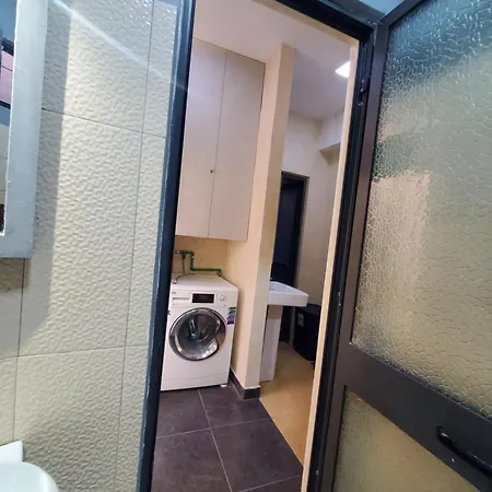 Hostel Wander Luxe Τίρανα