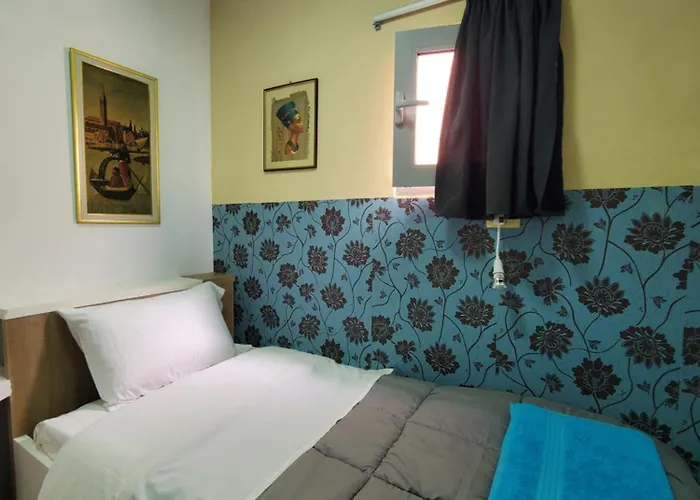 Hostel Wander Luxe Tirana