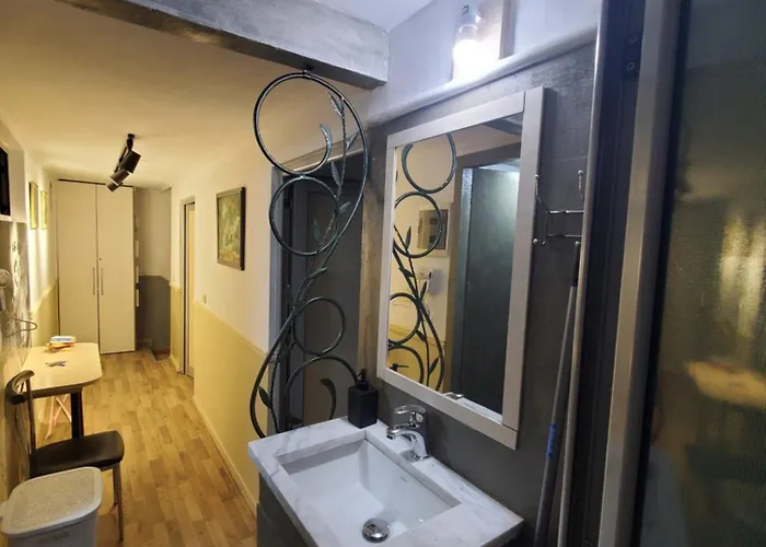 Hostel Wander Luxe Tirana