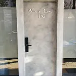 Wander Luxe Hostel *
